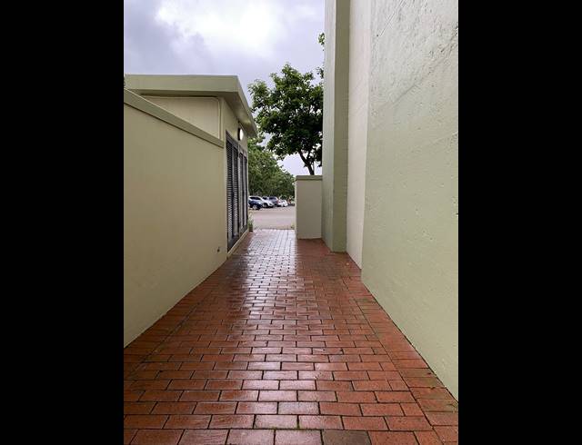 2 BEDROOM APARTMENT FOR SALE IN UMHLANGA RIDGE